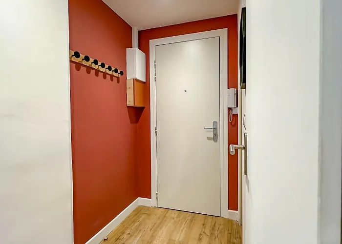 Апартаменти L'aube Climatisation Parking 2 *